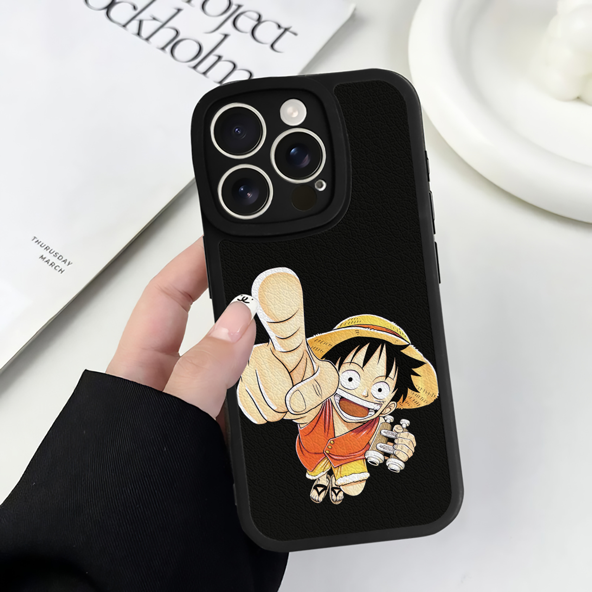 （画像用） ワンピース モンキー・D・ルフィ ONE PIECE Monkey D. Luffy 【iPhone 16シリーズ対応】シリコンスマホケース（レザー調） 材質：シリコン